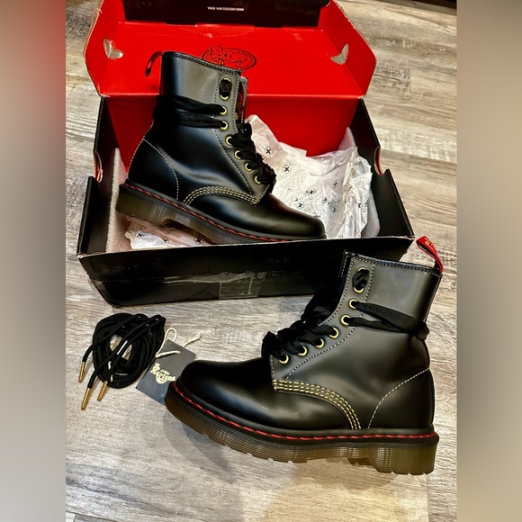 Dr Martens Year of the Dog uk5 - Picture 3 of 13